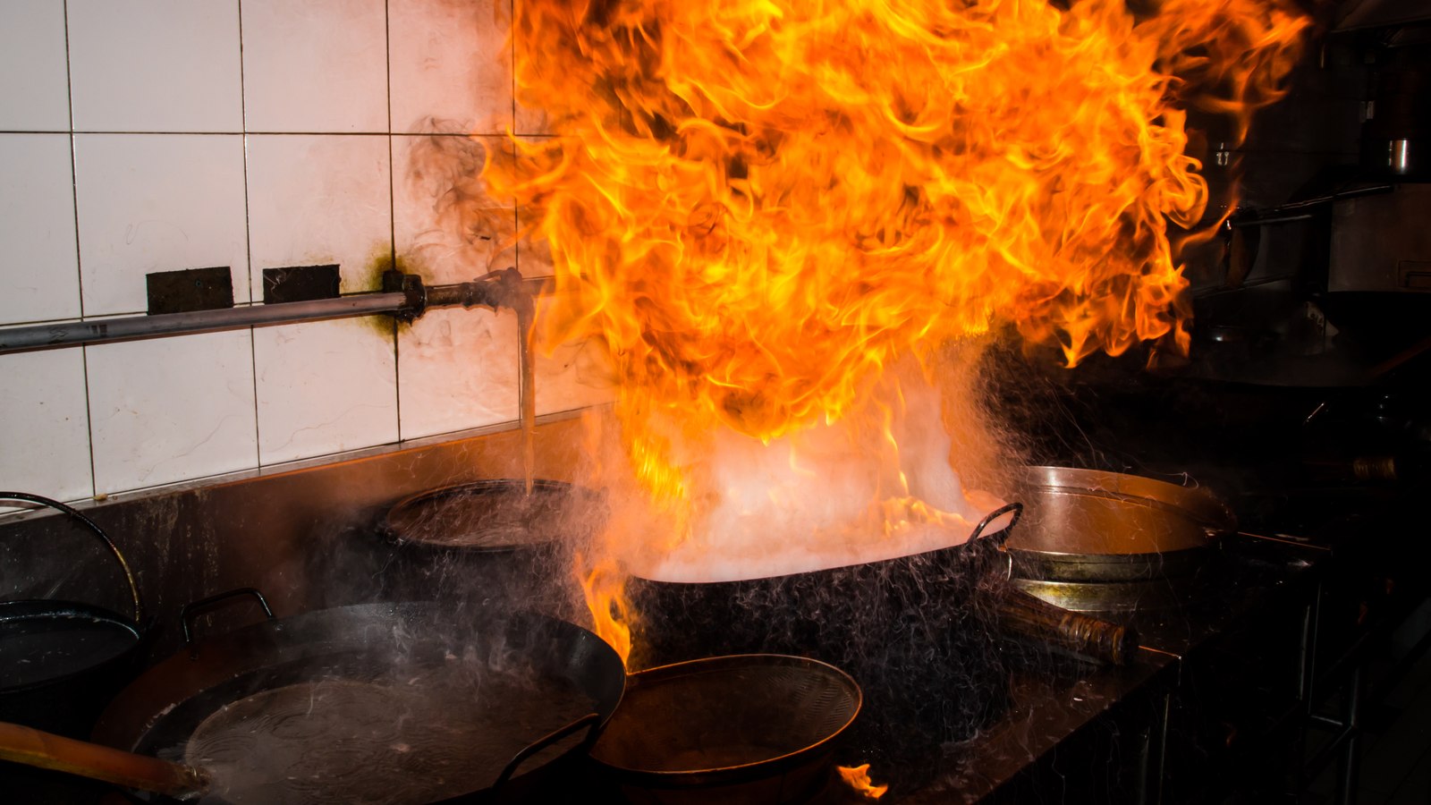 How to Safely Extinguish a Grease Fire: A Step-by-Step Guide