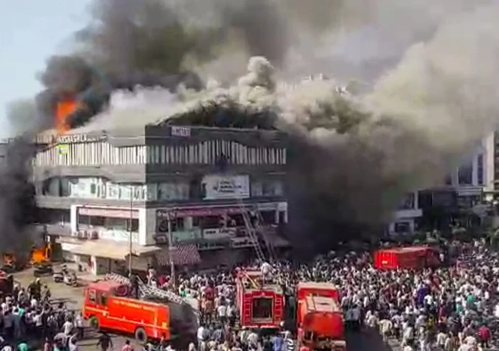 1558716311-surat_fire_pti