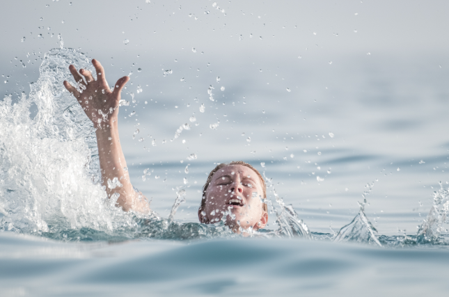 🌊 Water Safety – Surviving Drowning Situations