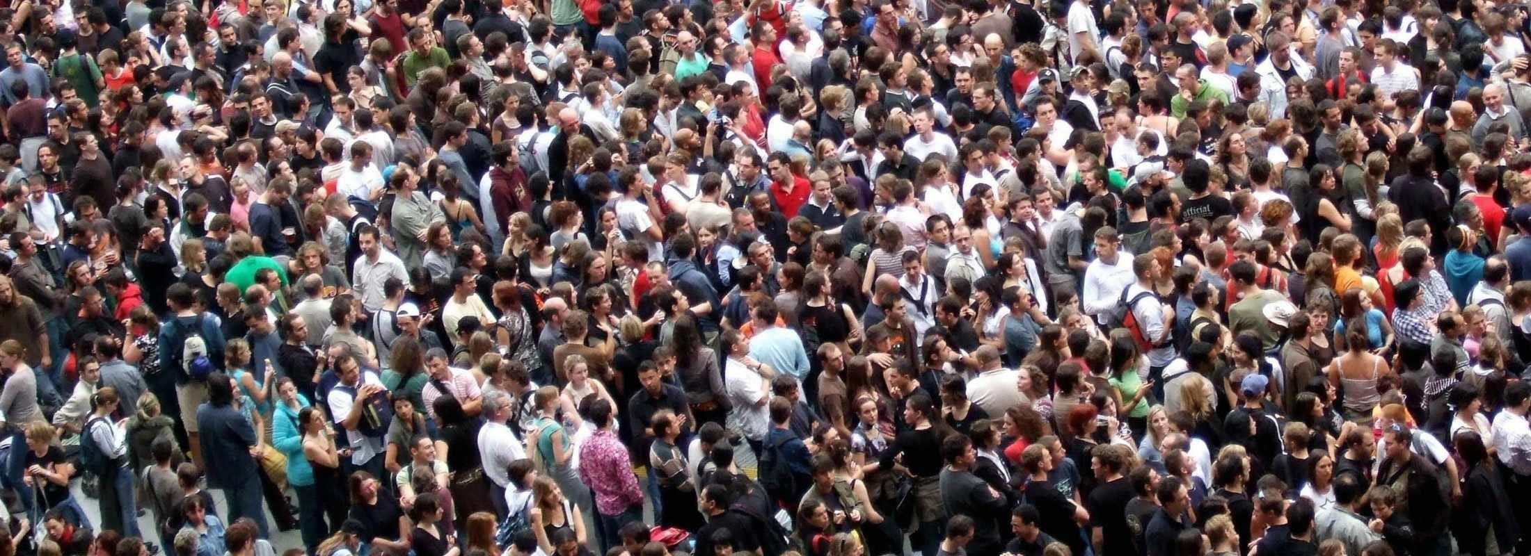 🚶‍♂️🚨 HowToSurvive Crowd Stampede?