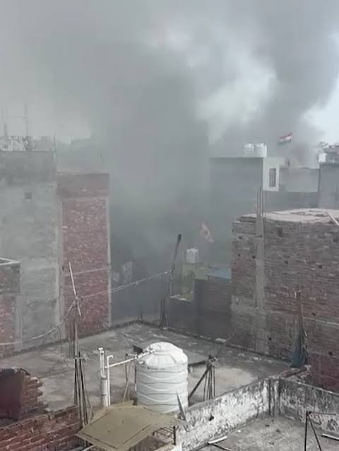 Swaroop Nagar factory fire: the emergency extended to the neighbouring building