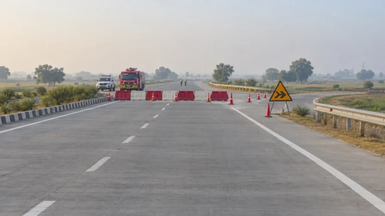 Vadodara Gas Tanker Leak Near Nandesari: Expressway Shut After Milk Tanker Hits LPG Tanker; No Injuries Reported